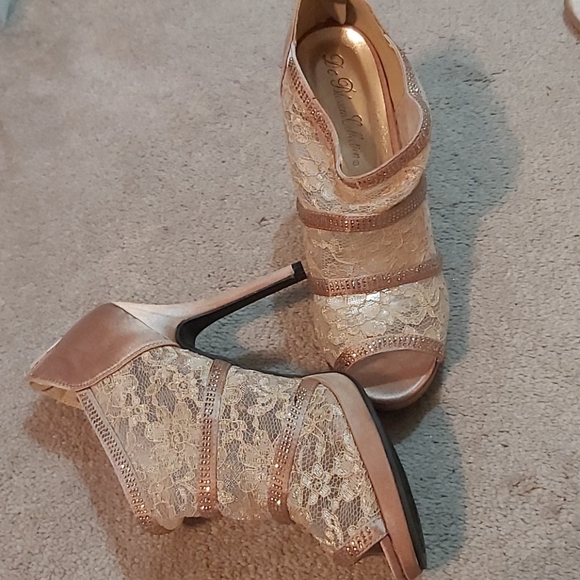 Heels - Picture 5 of 8